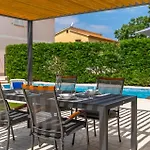 Lakora Holiday home Kirmenjak